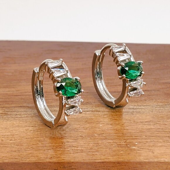 925 Silver Womens 1ct Diamond 2ct Green Emerald Gemstone Small Hoop Earrings NEW - Picture 2 of 4
